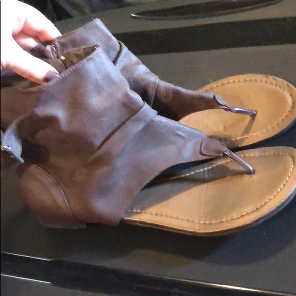 Black Poppy Shoes - Size 8 sandals